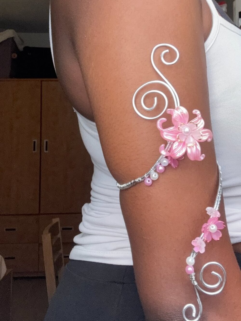 Pink arm cuff - Picture 2 of 2